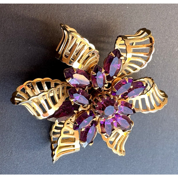 Vintage Kramer of NY Filigree Bow w/ Purple Rhinestones Brooch Gold Tone 2" - Picture 3 of 9